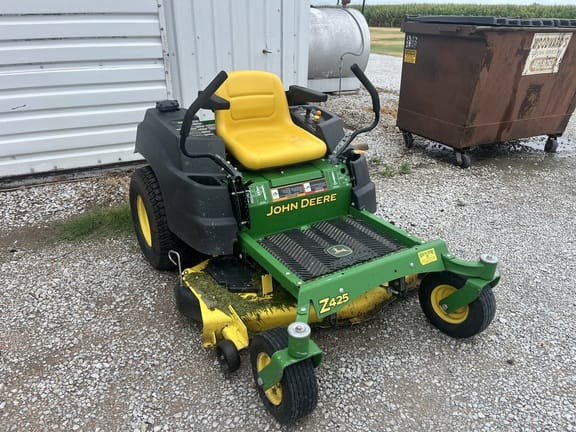 2013 John Deere Z425 Equipment Image0