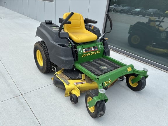 2013 John Deere Z425 Equipment Image0