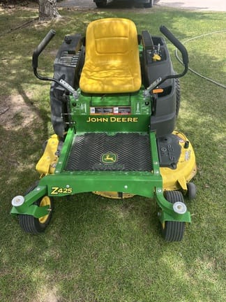 2013 John Deere Z425 Equipment Image0