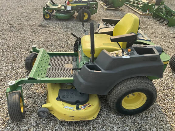 2013 John Deere Z445 Equipment Image0