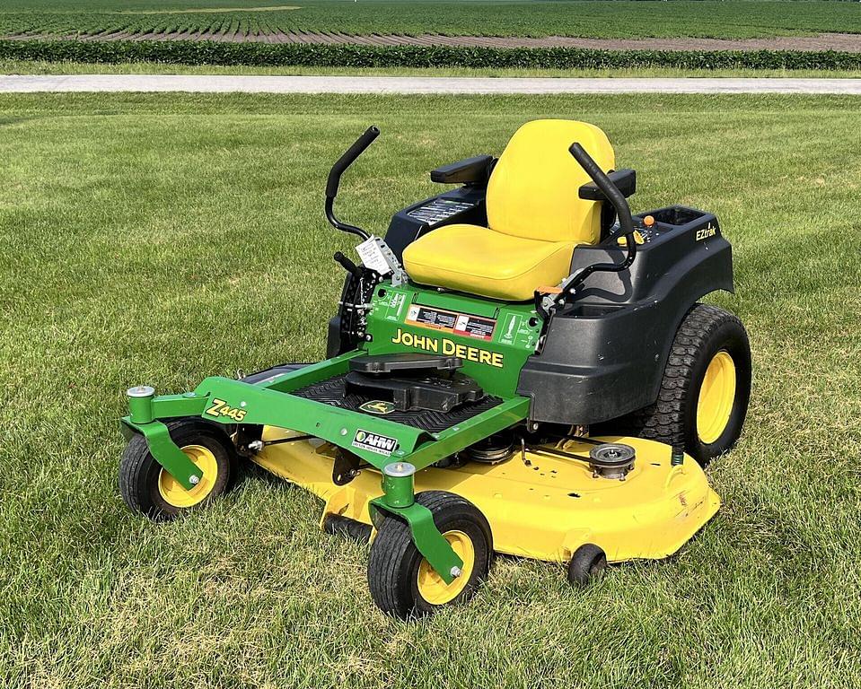 Image of John Deere Z445 Primary image