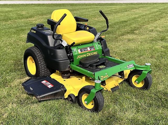 Image of John Deere Z445 equipment image 1