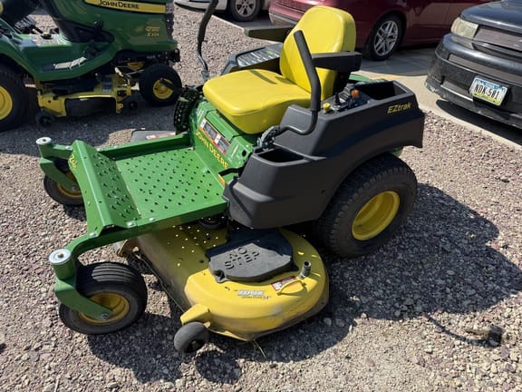 2013 John Deere Z445 Equipment Image0