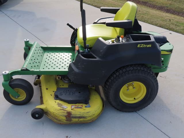 Image of John Deere Z445 equipment image 2