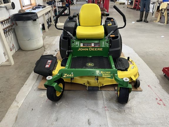 2013 John Deere Z445 Equipment Image0