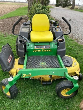 2013 John Deere Z445 Equipment Image0