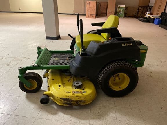 Image of John Deere Z445 equipment image 1