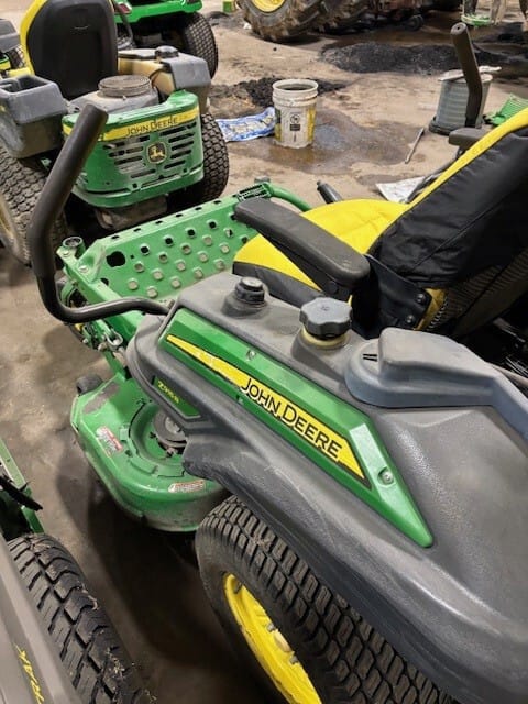 2013 John Deere Z915B Equipment Image0