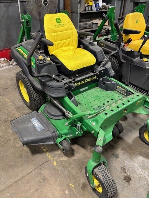 2013 John Deere Z915B Equipment Image0