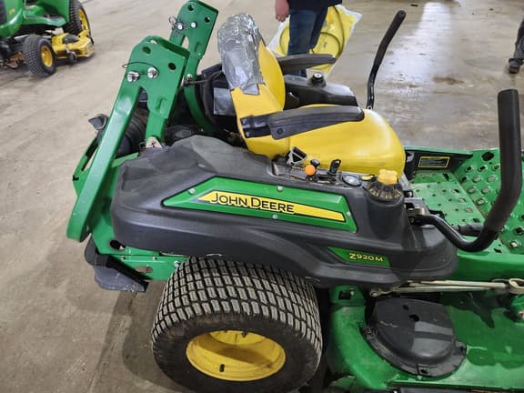 Image of John Deere Z920M equipment image 1