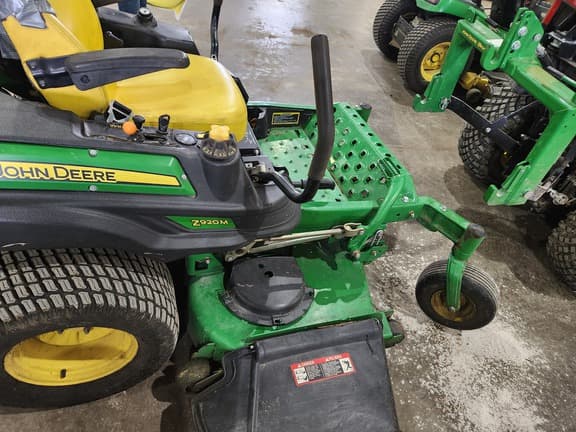 Image of John Deere Z920M equipment image 2