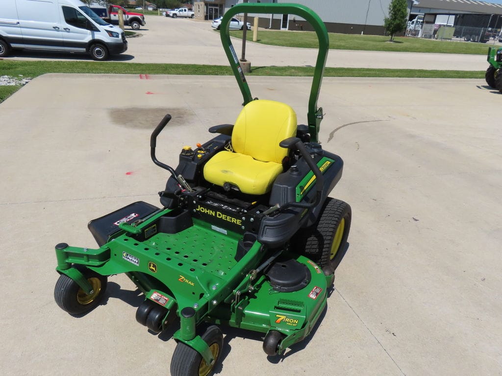2013 John Deere Z925M Equipment Image0