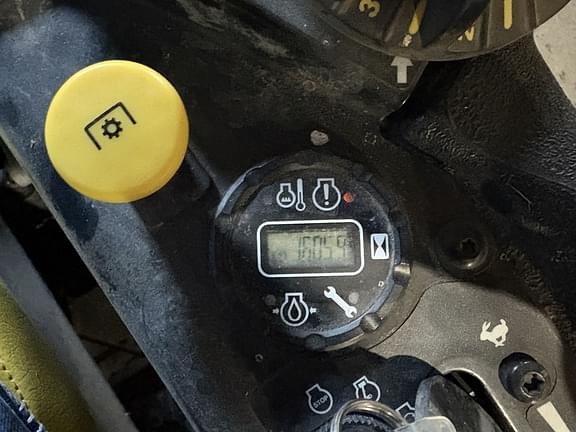 Image of John Deere Z925M equipment image 4