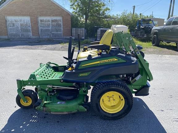 Image of John Deere Z925M equipment image 2