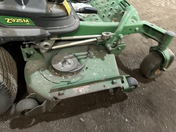 Image of John Deere Z925M equipment image 3