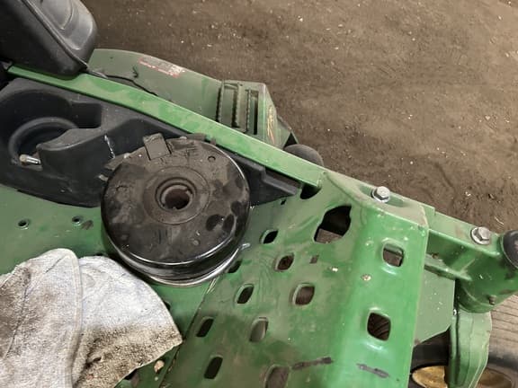 Image of John Deere Z925M equipment image 1