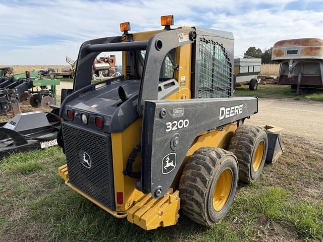Image of John Deere 320D equipment image 4
