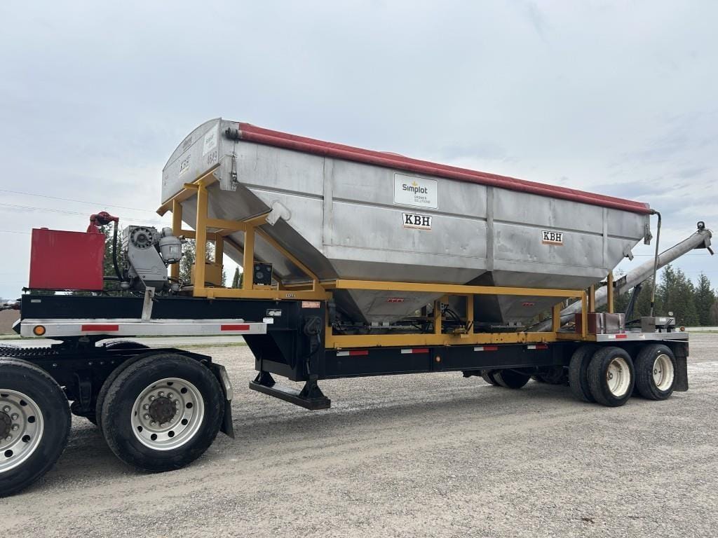 2013 KBH Fertilizer Chassis Equipment Image0