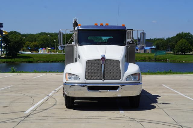 Image of Kenworth T370 equipment image 3
