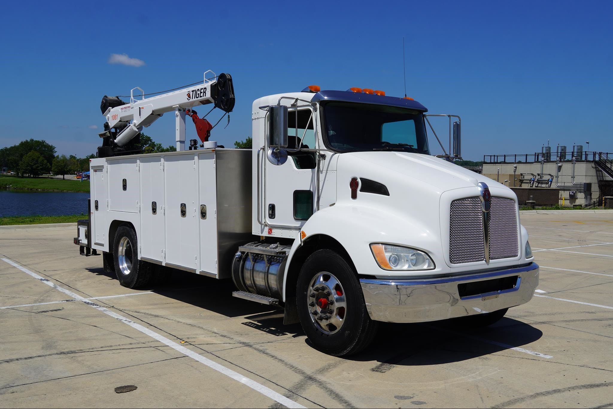 2013 Kenworth T370 Equipment Image0