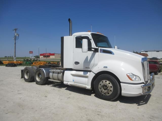 Image of Kenworth T680 equipment image 3