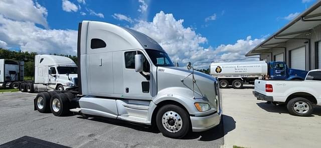 Thumbnail image Kenworth T700 3