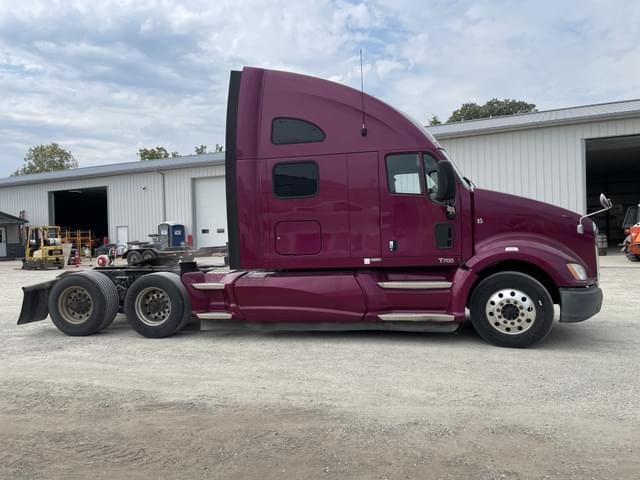 Image of Kenworth T700 equipment image 3