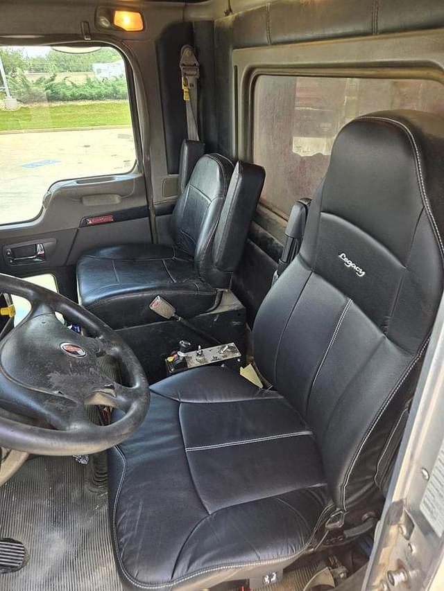 Image of Kenworth T800 equipment image 4