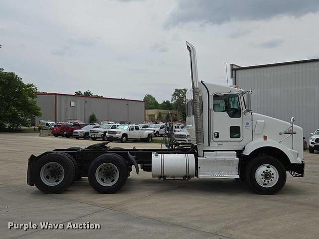 Image of Kenworth T800 equipment image 3