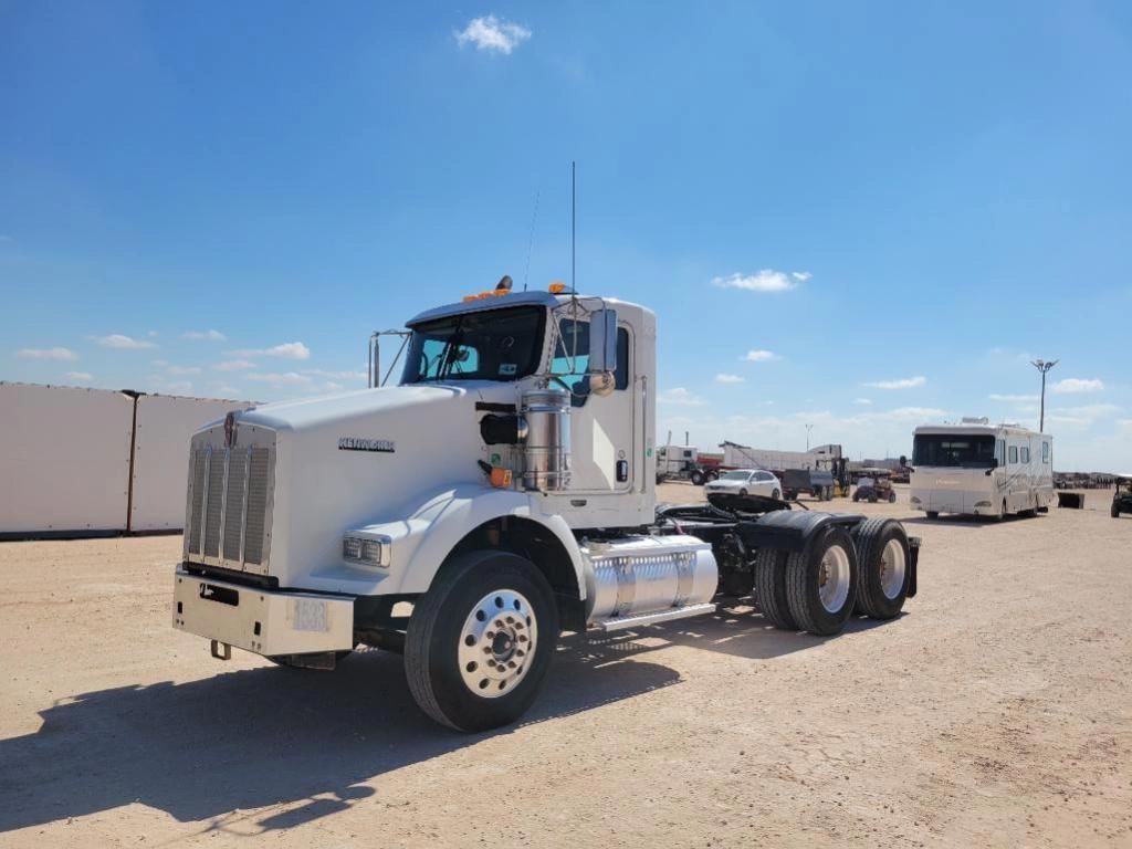2013 Kenworth T800 Equipment Image0