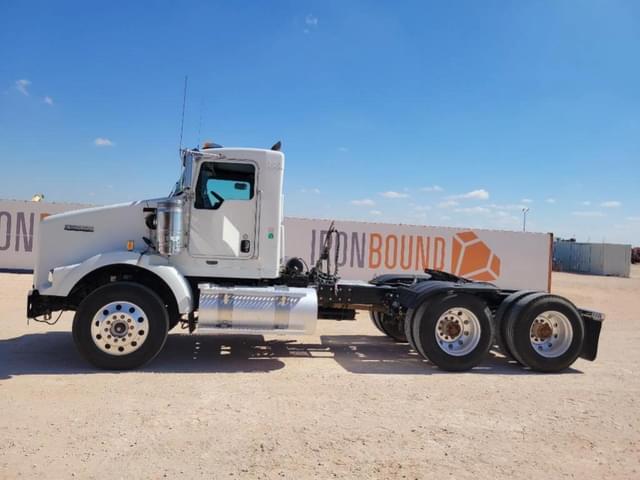 Image of Kenworth T800 equipment image 1