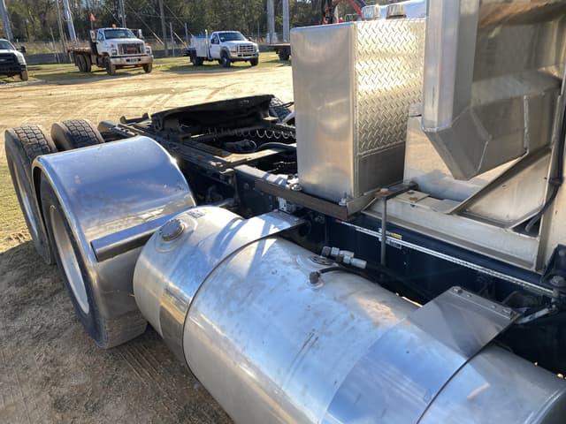 Image of Kenworth W900 equipment image 4