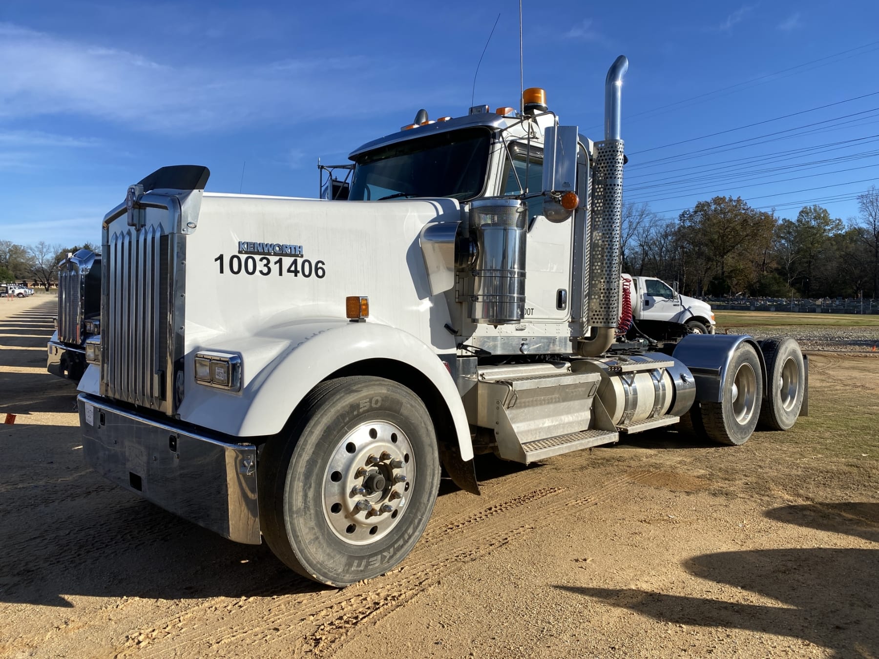 2013 Kenworth W900 Equipment Image0