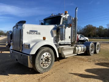 Main image Kenworth W900