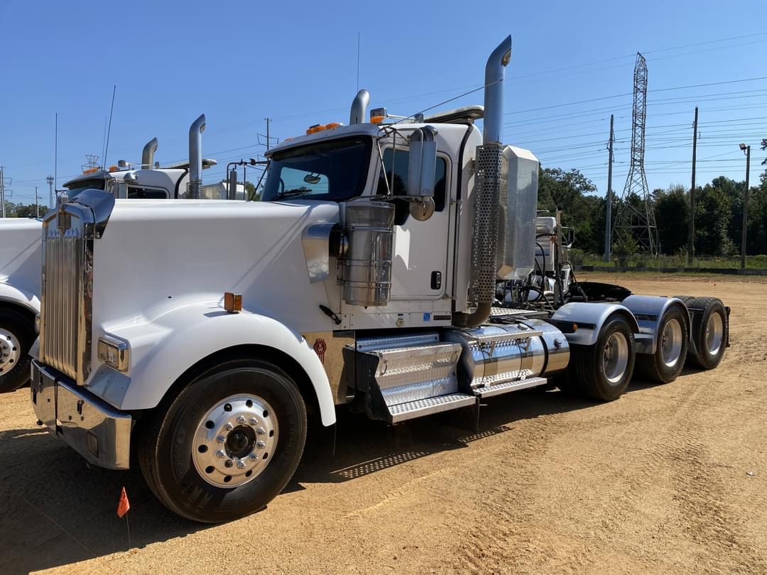 Image of Kenworth W900 Primary image
