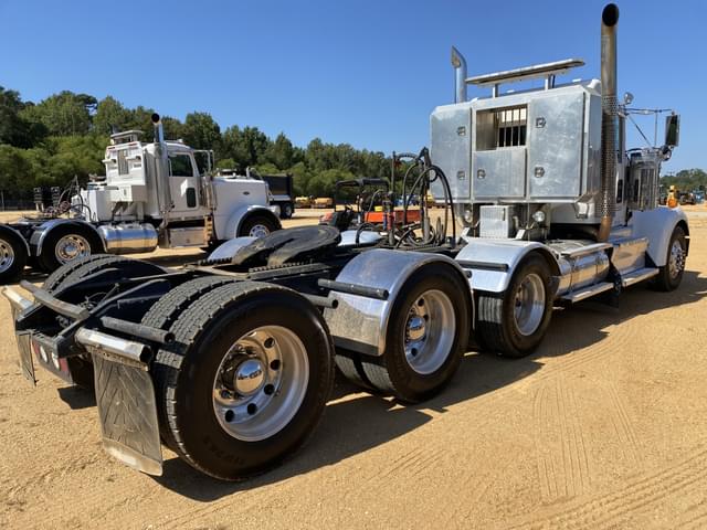 Image of Kenworth W900 equipment image 2