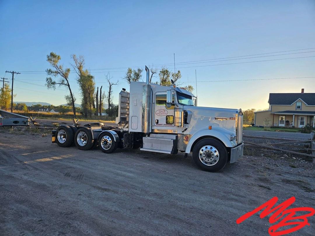 Image of Kenworth W900 Image 0