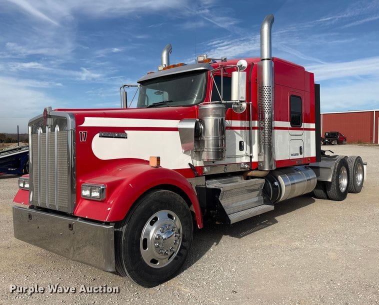 2013 Kenworth W900 Equipment Image0