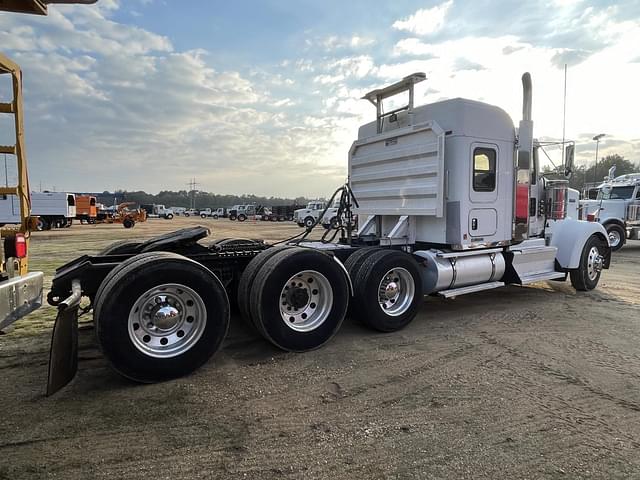 Image of Kenworth W900 equipment image 2