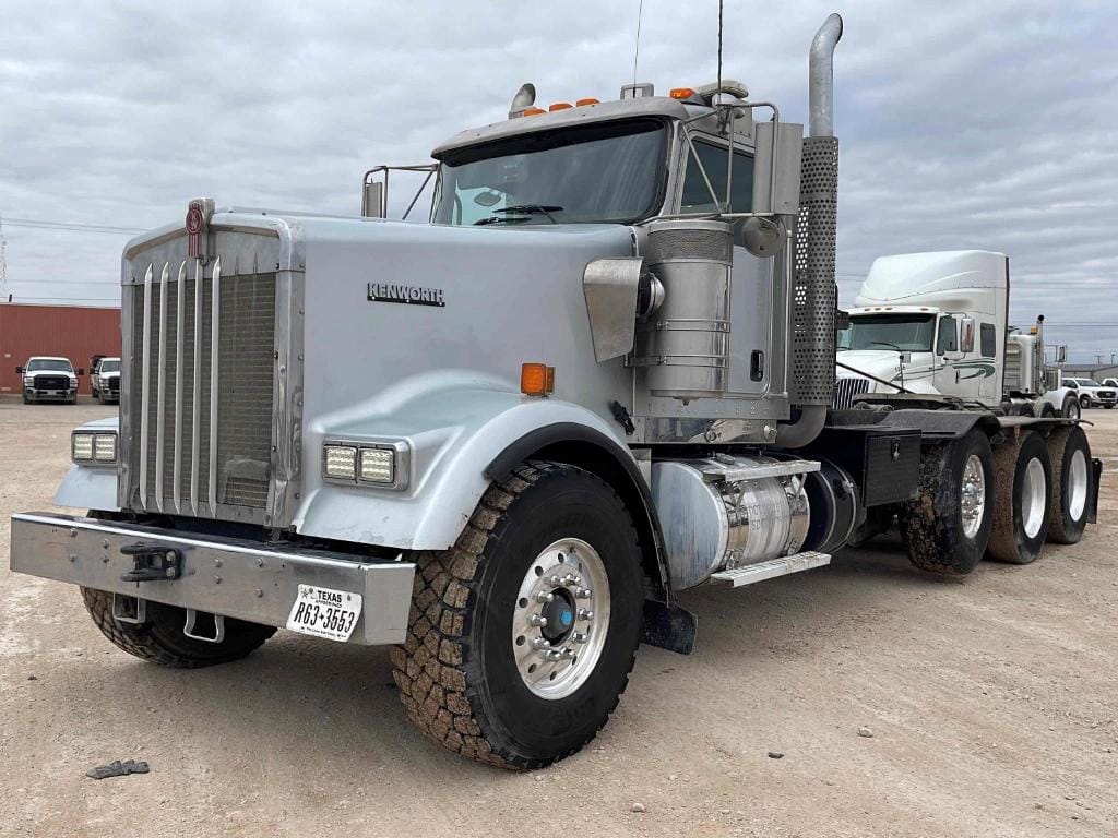 Main image Kenworth W900