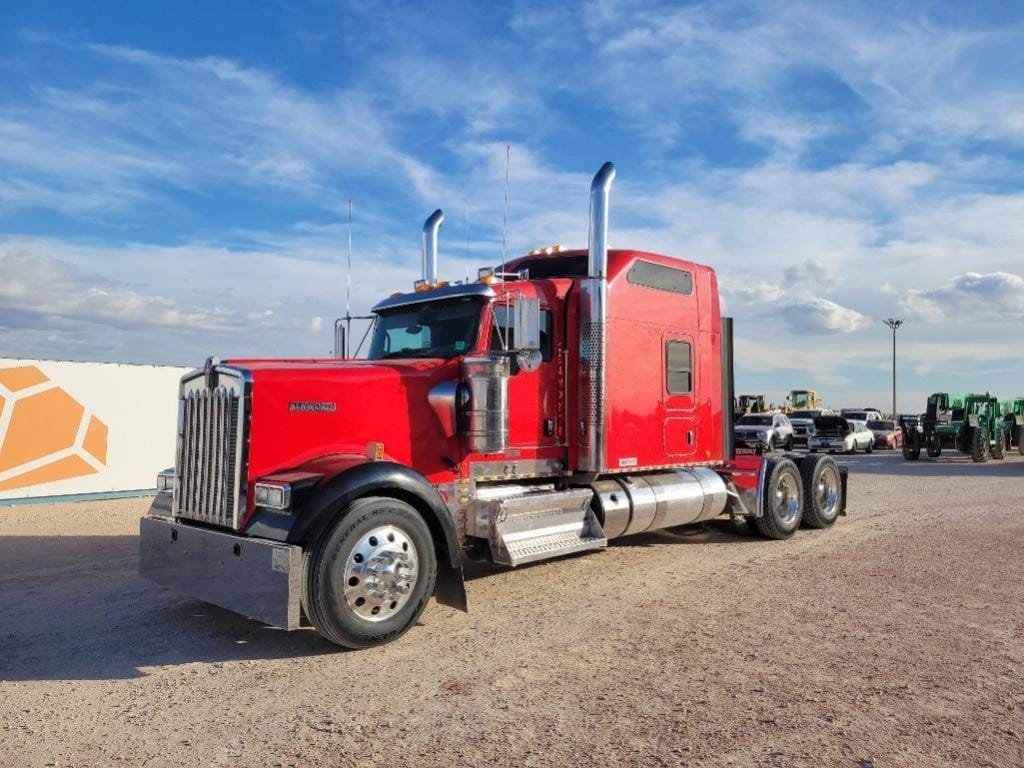 2013 Kenworth W900 Equipment Image0