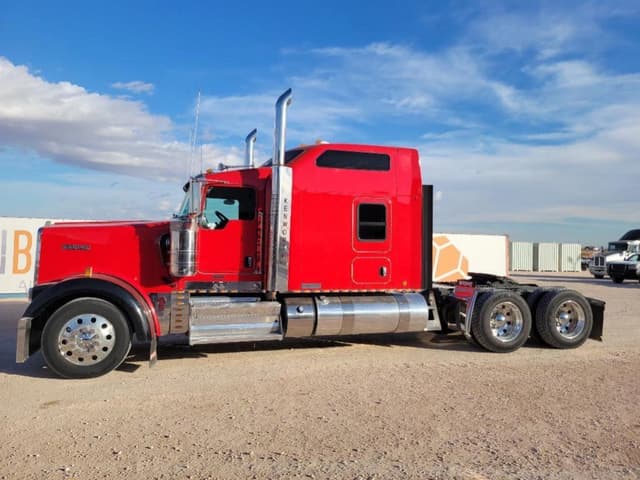 Image of Kenworth W900 equipment image 1