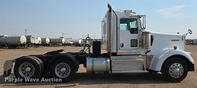 Image of Kenworth W900 equipment image 3