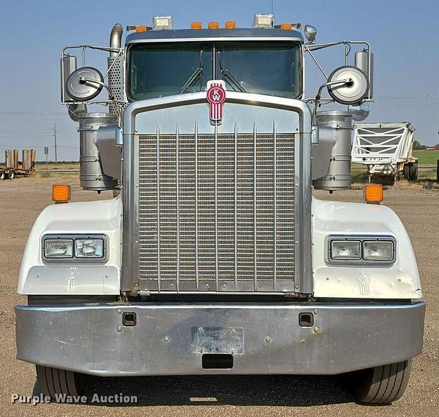 Image of Kenworth W900 equipment image 1