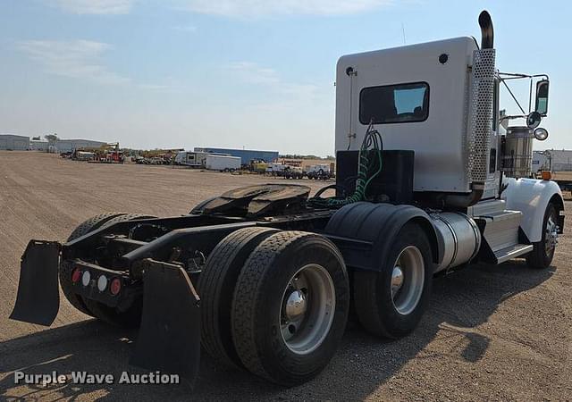 Image of Kenworth W900 equipment image 4