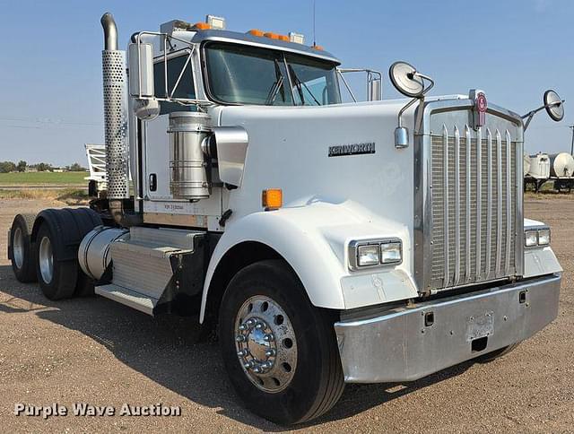 Image of Kenworth W900 equipment image 2