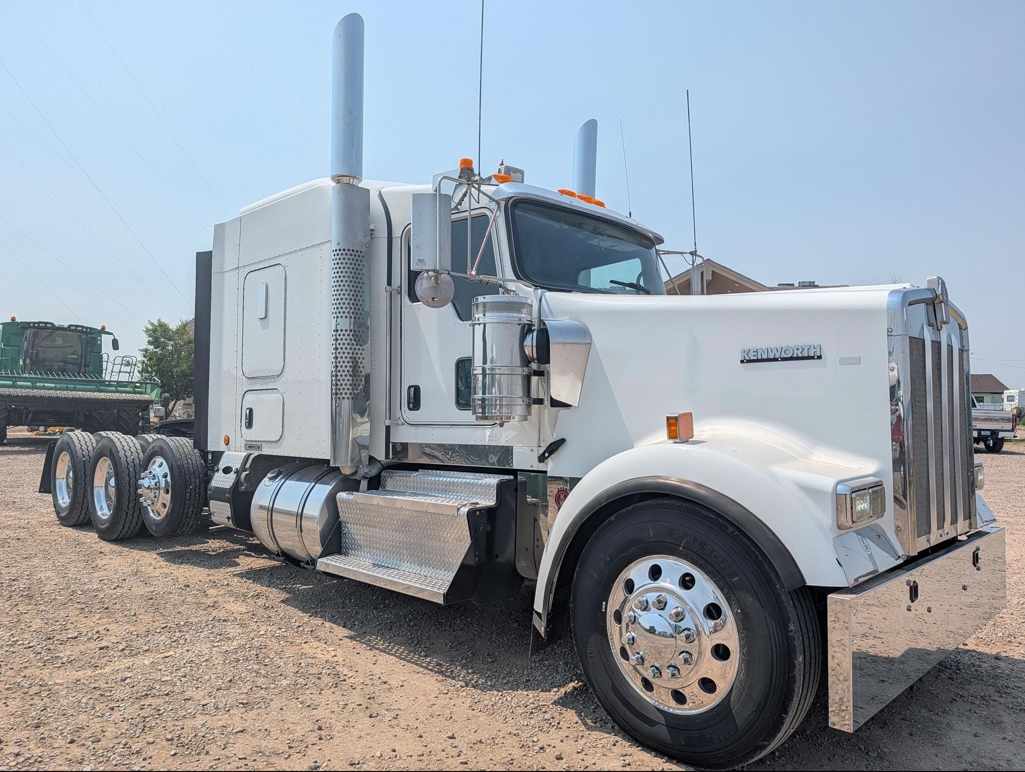 2013 Kenworth W900L Equipment Image0