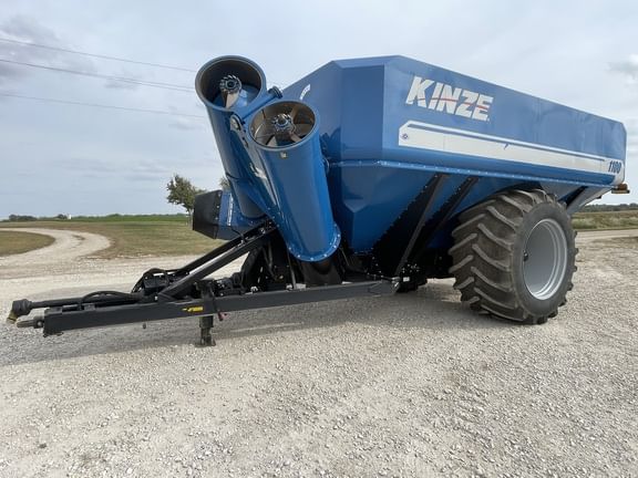 2013 Kinze 1100 Equipment Image0