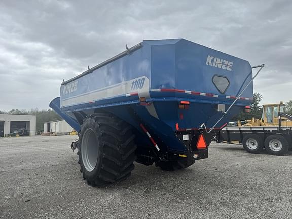 Image of Kinze 1100 equipment image 4