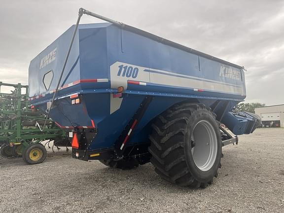 Image of Kinze 1100 equipment image 1